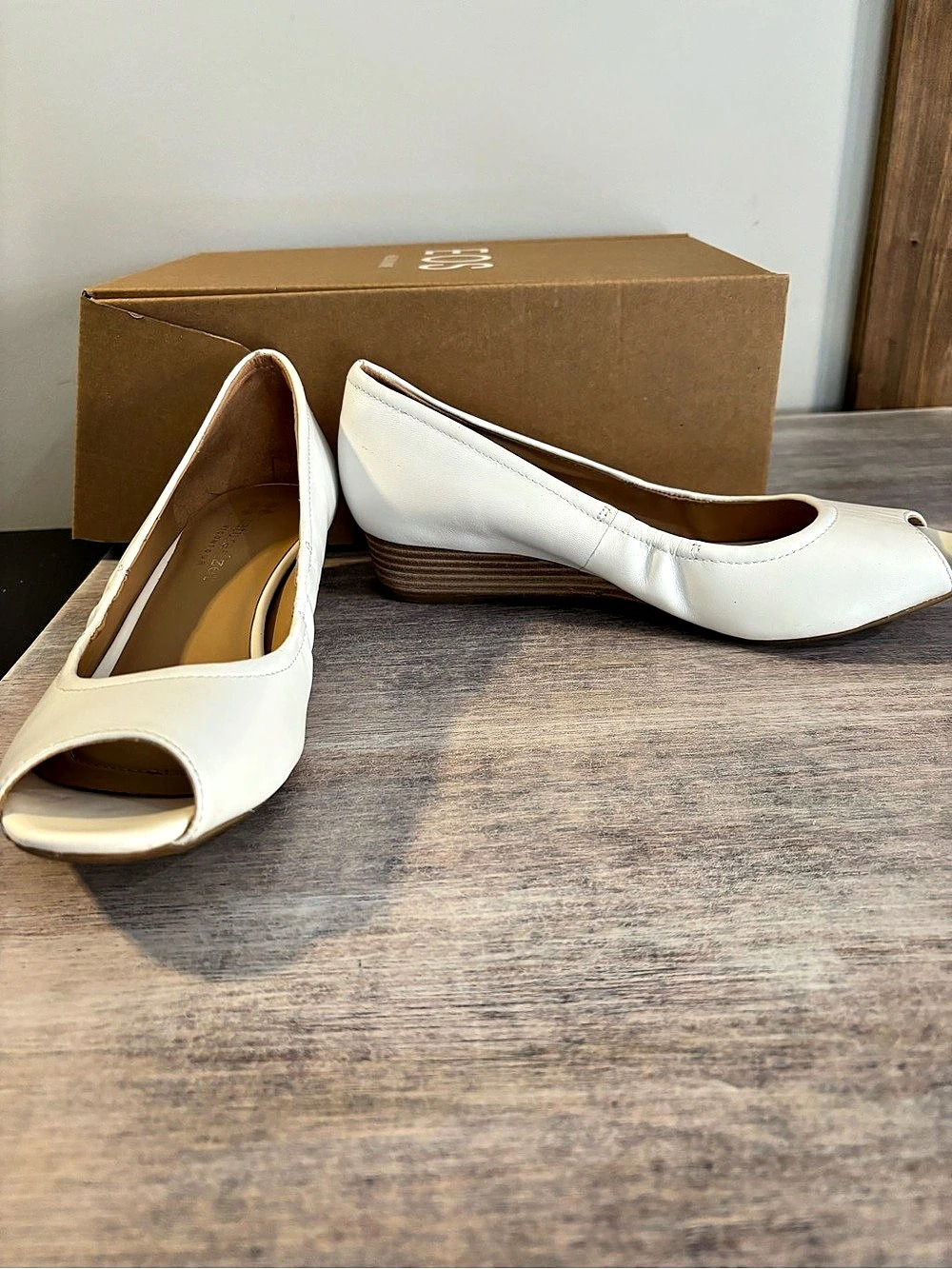 Naturalizer 8 White Peep-Toe Wedge Heels